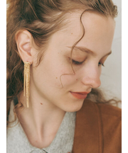 ボール×フリンジチェーンイヤリング《2025autumn catalog item》