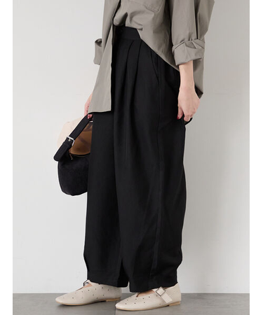 タックカーブパンツ