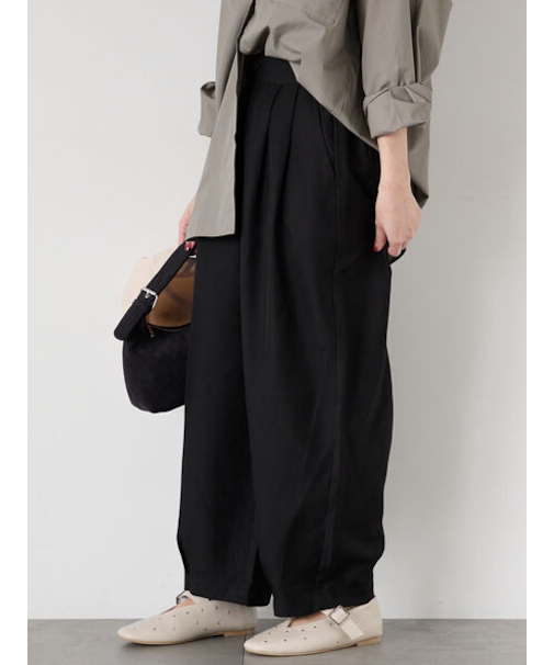 タックカーブパンツ