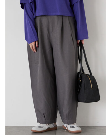 タックカーブパンツ