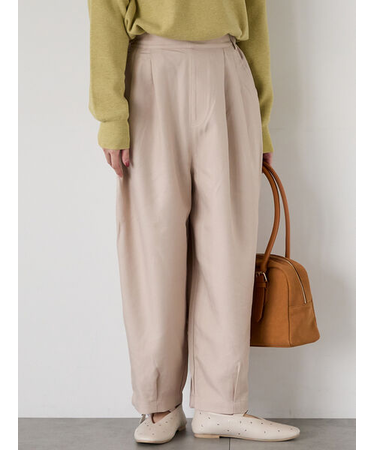 タックカーブパンツ