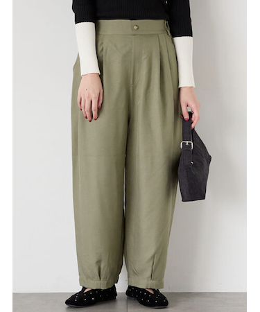 タックカーブパンツ