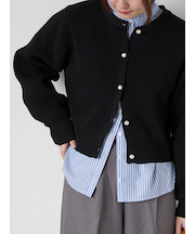 無撚糸パール釦カーディガン