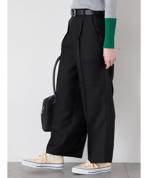 タックストレートパンツ