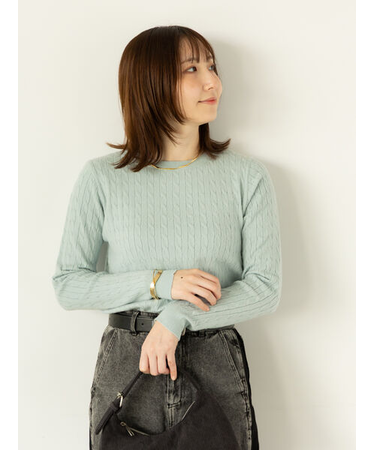 もちもちケーブルクルーネックニット