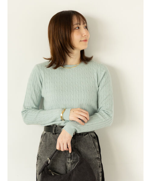 もちもちケーブルクルーネックニット