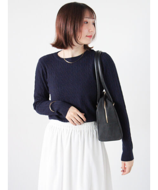 もちもちケーブルクルーネックニット