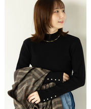 袖口釦ハイネックリブニット