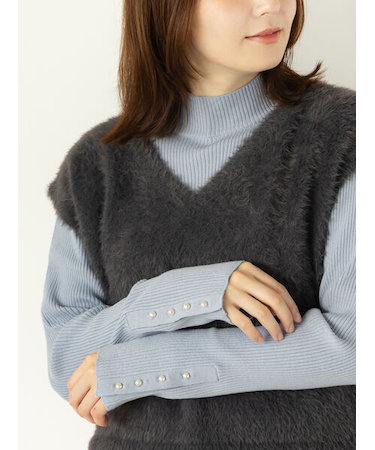 袖口釦ハイネックリブニット