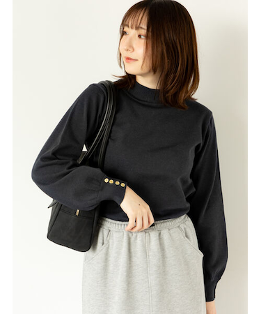 袖口金釦ハイネックニット