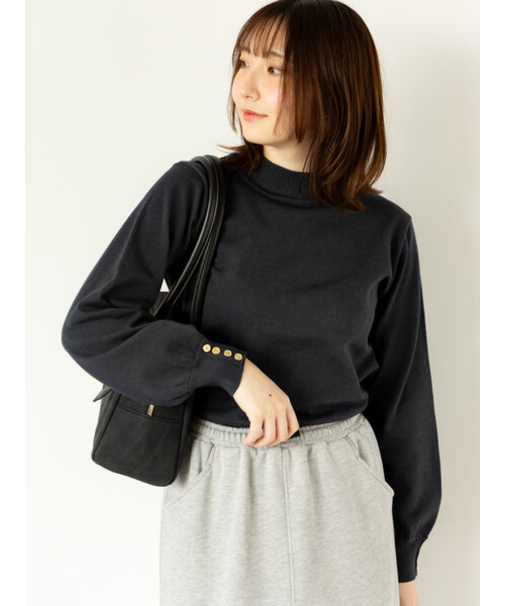 袖口金釦ハイネックニット
