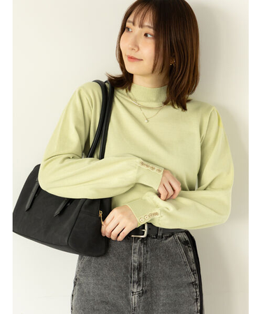 袖口金釦ハイネックニット