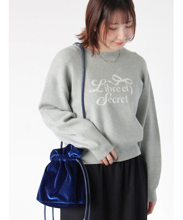 リボンモチーフロゴニットプルオーバー