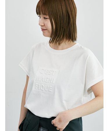 エンボスロゴTシャツ