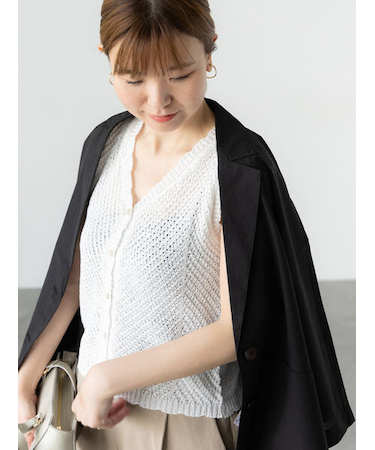 テープヤーンニットベスト《2025summer catalog item》
