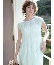シャーリングティアードブラウス《2025summer catalog item》