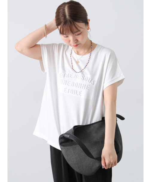 エンボスロゴTシャツ