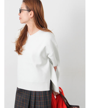 コットンタッチVネックニット