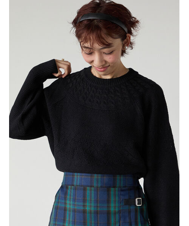 求心柄編みクルーネックニット