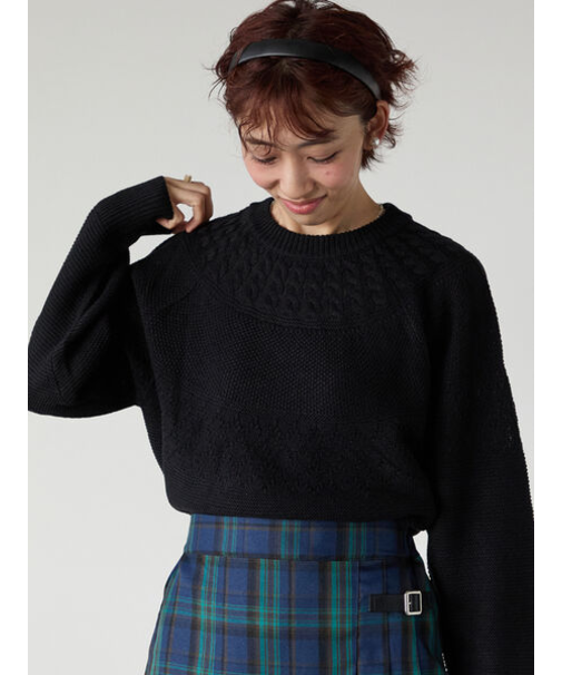 求心柄編みクルーネックニット