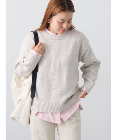 ウール混ふわふわクルーネックニット