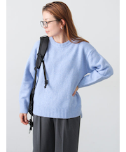 ウール混ふわふわクルーネックニット