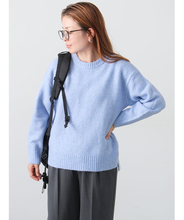 ウール混ふわふわクルーネックニット