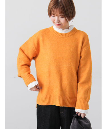 ウール混ふわふわクルーネックニット