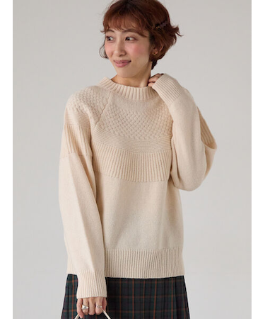 ピーチヤーン求心柄編みニット