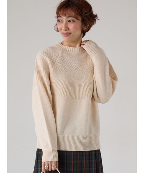 ピーチヤーン求心柄編みニット