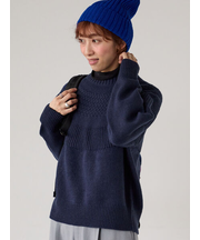 ピーチヤーン求心柄編みニット