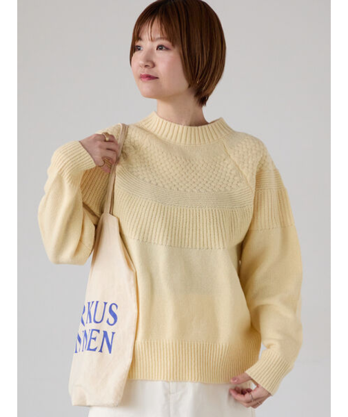 ピーチヤーン求心柄編みニット