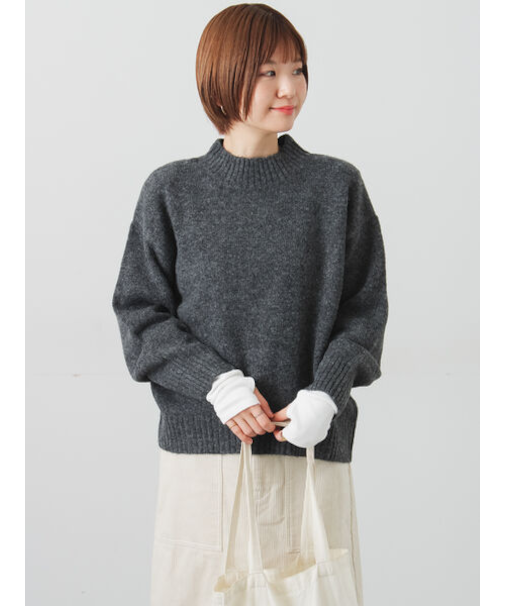 ウール混ふわふわハイネックニット