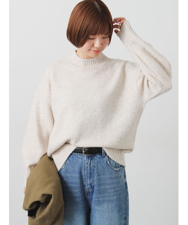 ウール混ふわふわハイネックニット