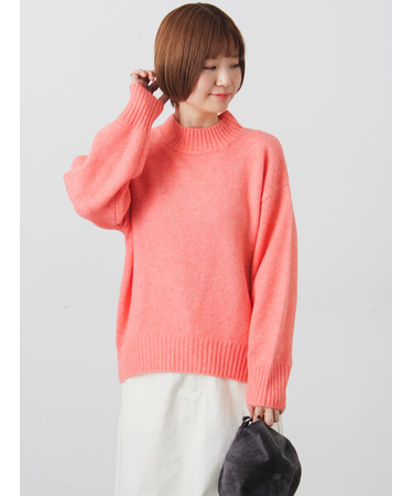 ウール混ふわふわハイネックニット