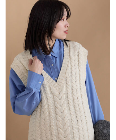 ケーブルニットベスト