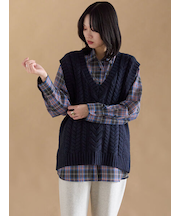 ケーブルニットベスト