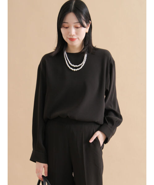 ノーカラーブラウス