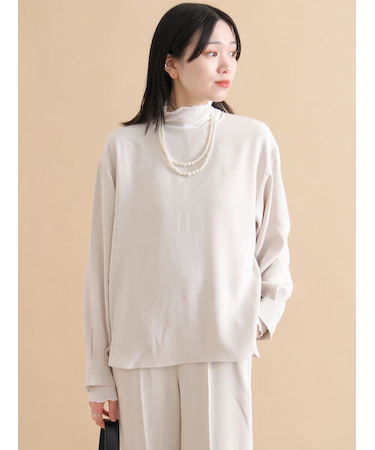 ノーカラーブラウス