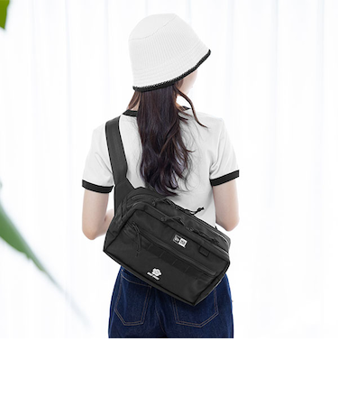 NEW ERA(R) × MARY QUANTスクエア ボディバッグ