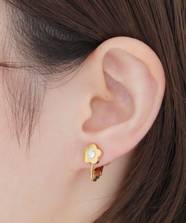 プチデイジーステンレス イヤリング