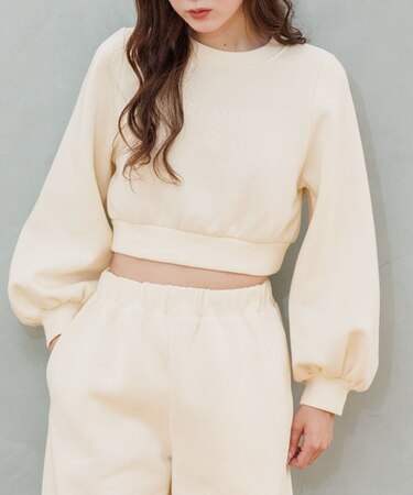 エンボス刺繍 プルオーバー