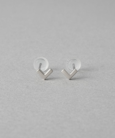 Vライン ピアス