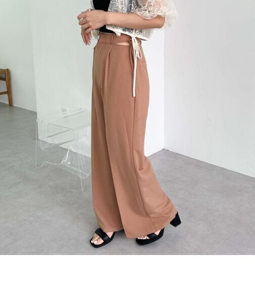 サイドカットアウトスラックス