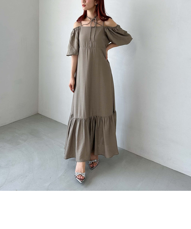 オフショルティアードワンピース
