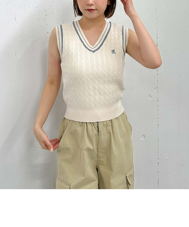 ロゴ刺繍ラインケーブルニットベスト