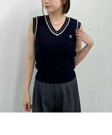 ロゴ刺繍ラインケーブルニットベスト