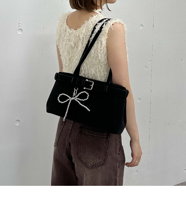 チャーム付きスエードベルトバッグ