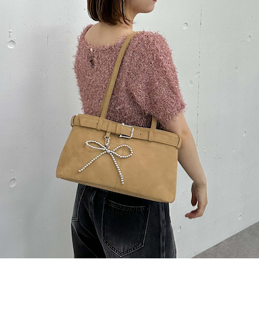 チャーム付きスエードベルトバッグ