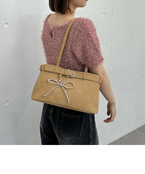 チャーム付きスエードベルトバッグ